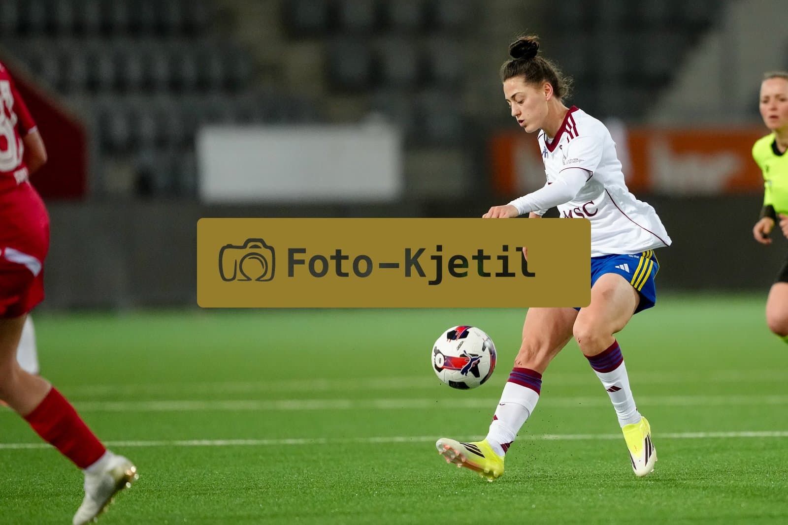 Schweiz: AXA Women's Super League 2025/26, FC Thun vs Servette FC Chenois Feminin - Stockhorn Arena, Thun: Lumbardha Misini (6 Servette FC) in Aktion