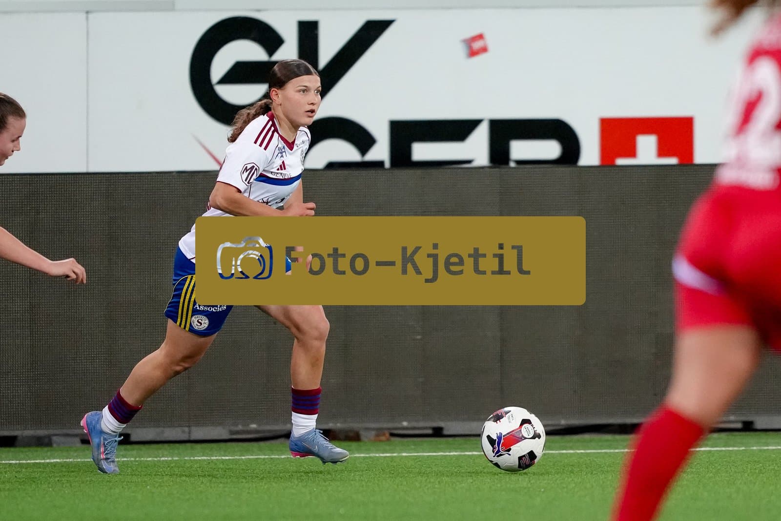 Schweiz: AXA Women's Super League 2025/26, FC Thun vs Servette FC Chenois Feminin - Stockhorn Arena, Thun: Chiara Wallin (22 Servette FC) in Aktion