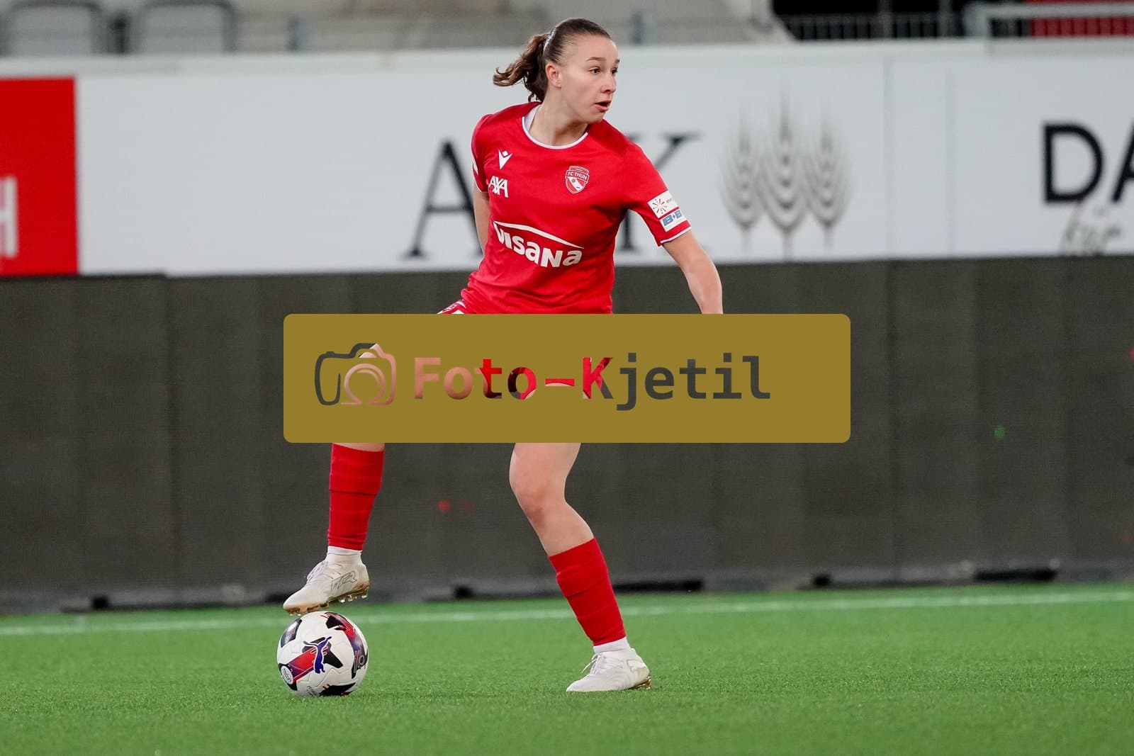 Schweiz: AXA Women's Super League 2025/26, FC Thun vs Servette FC Chenois Feminin - Stockhorn Arena, Thun: Leyla Laubscher (31 Servette FC) in Aktion