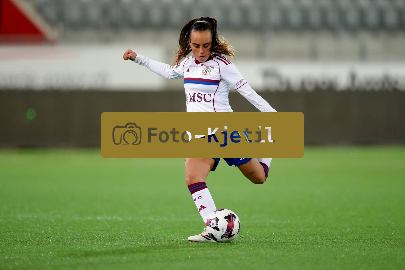 Schweiz: AXA Women's Super League 2025/26, FC Thun vs Servette FC Chenois Feminin - Stockhorn Arena, Thun: Joana Gaspar Da Silva Marchao (24 Servette FC) in Aktion