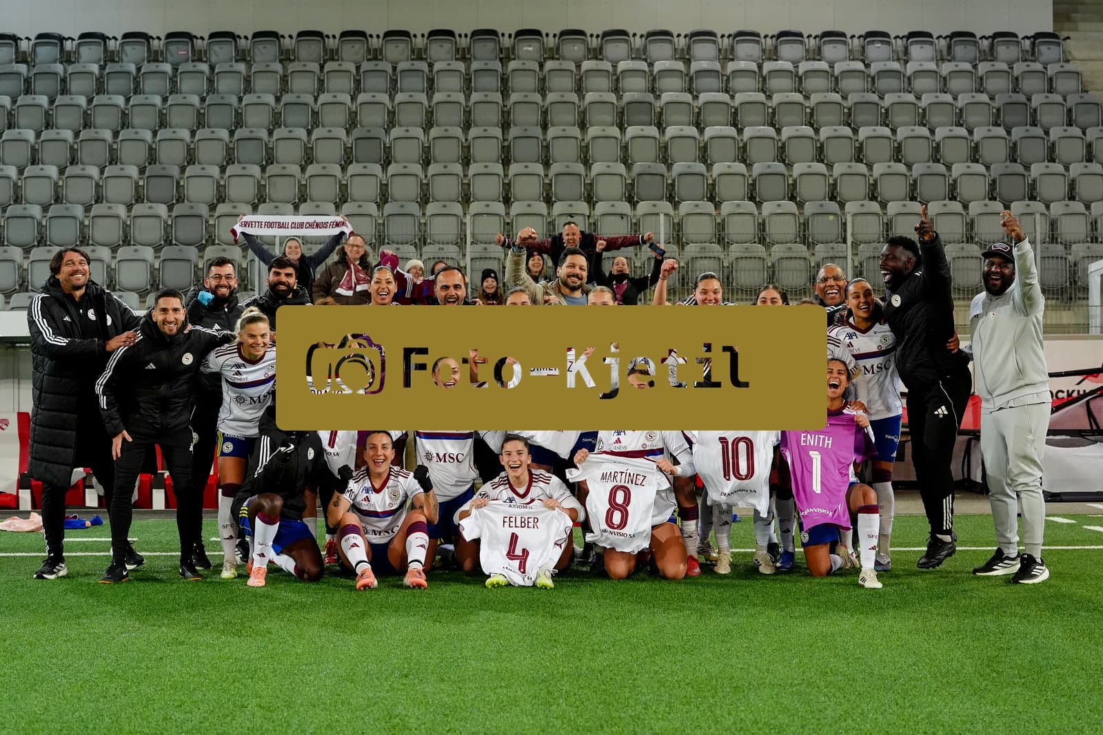 Schweiz: AXA Women's Super League 2025/26, FC Thun vs Servette FC Chenois Feminin - Stockhorn Arena, Thun: Teamfoto nach dem Spiel von FC Servette