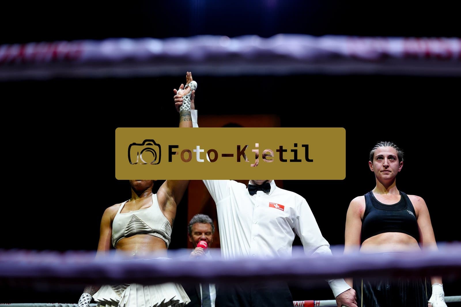 Schweiz: Boxen statt Theater 2026 - Stadttheater, Bern: Zarah Fairn (Frankreich) gewinnt gegen Cristina Mazzotta (Italien)