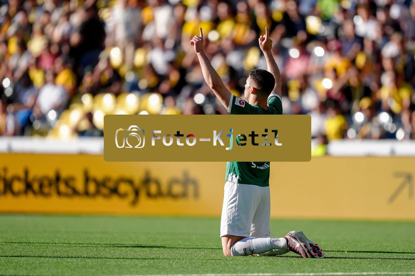Schweiz: Super League 2025 - 2026, BSC Young Boys vs FC St. Gallen - Stadion Wankdorf, Bern: Jozo Stanic (4 St. Gallen) nach dem Sieg gegen BSC Young Boys