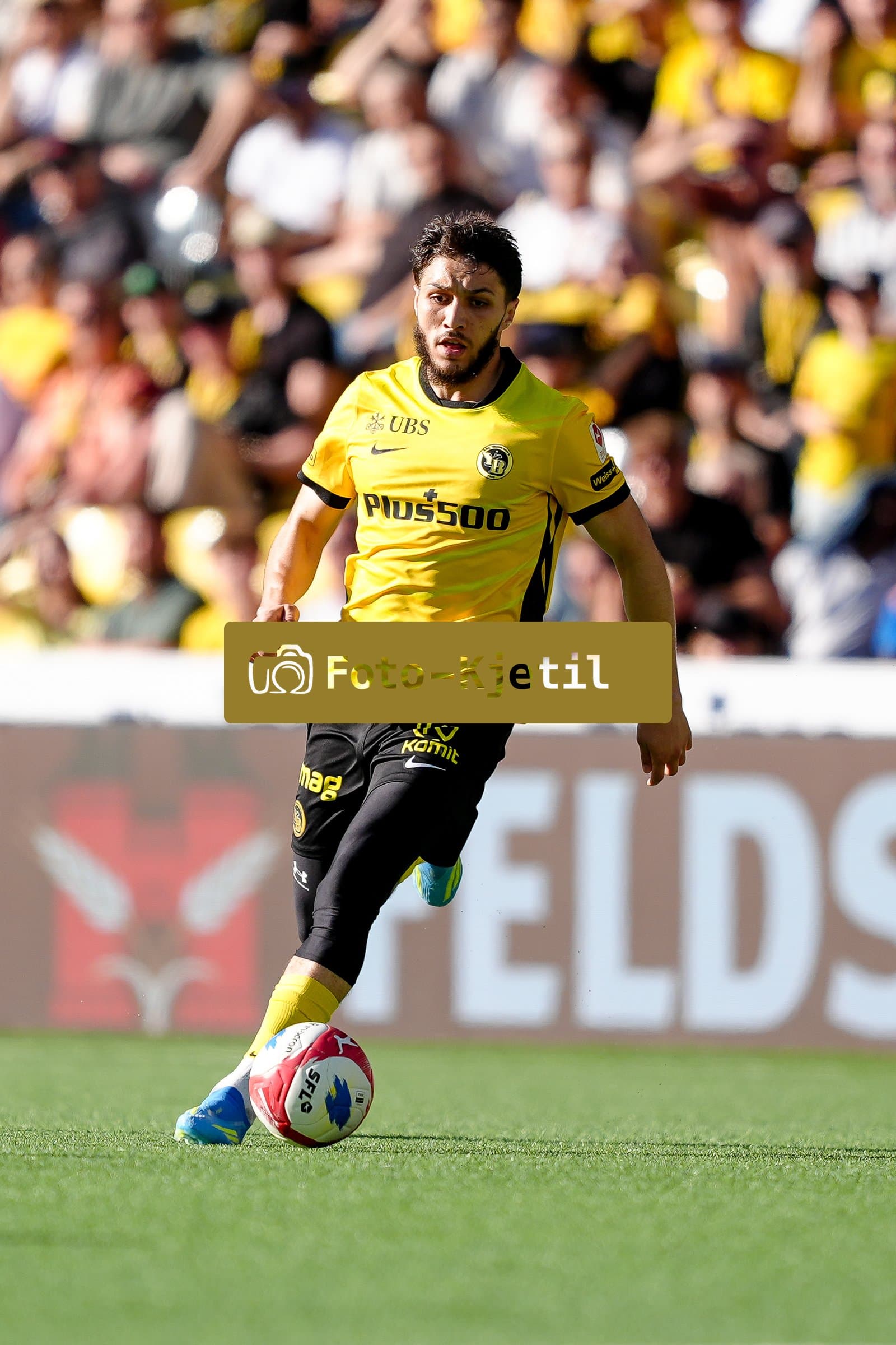 Schweiz: Super League 2025 - 2026, BSC Young Boys vs FC St. Gallen - Stadion Wankdorf, Bern: Jaouen Hadjam (3 Young Boys) nach Verletzungspause zurück im Spiel