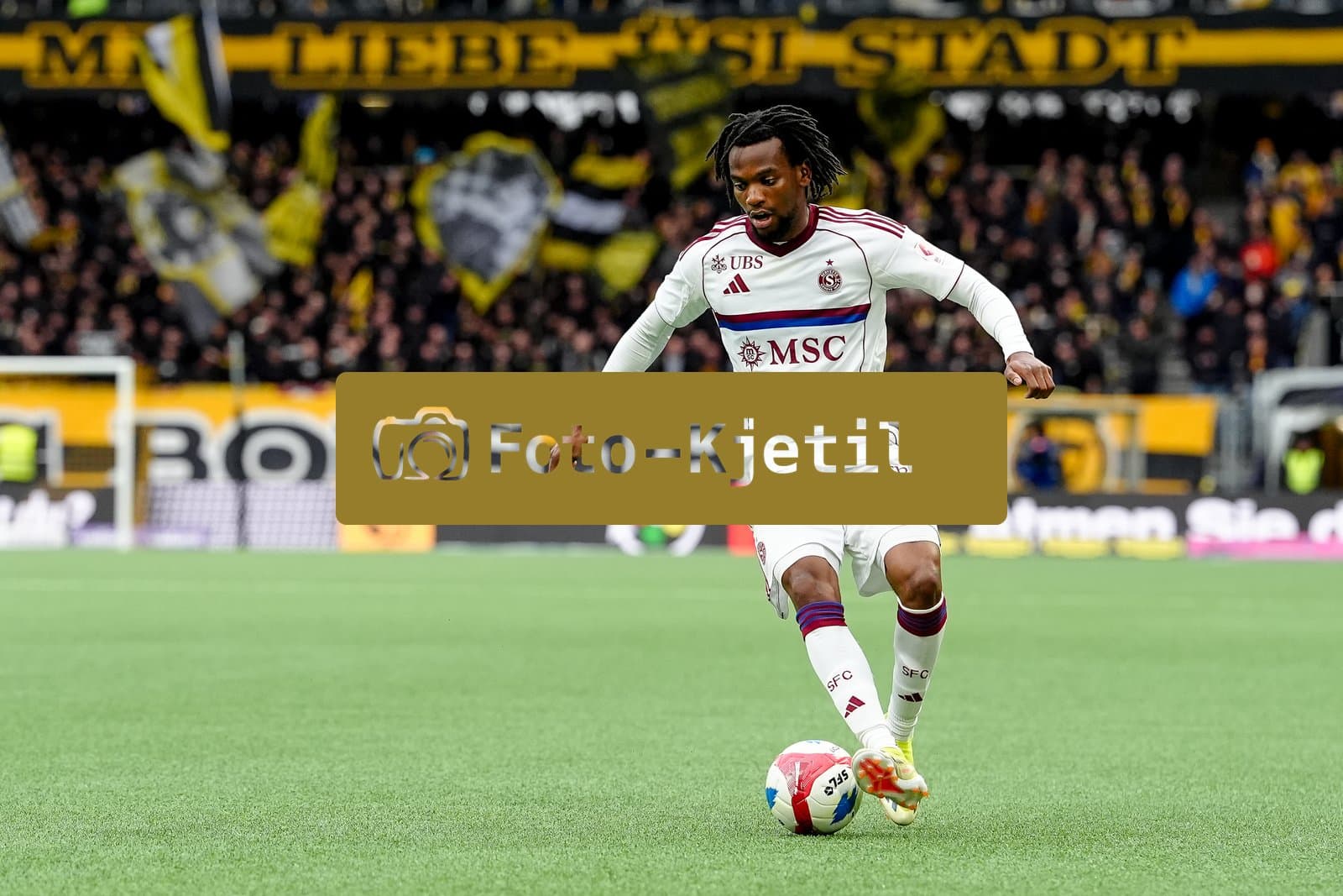 Schweiz: Super League 2025/26, BSC Young Boys vs Servette FC - Stadion Wankdorf, Bern: Junior Kadile (10 SFC)