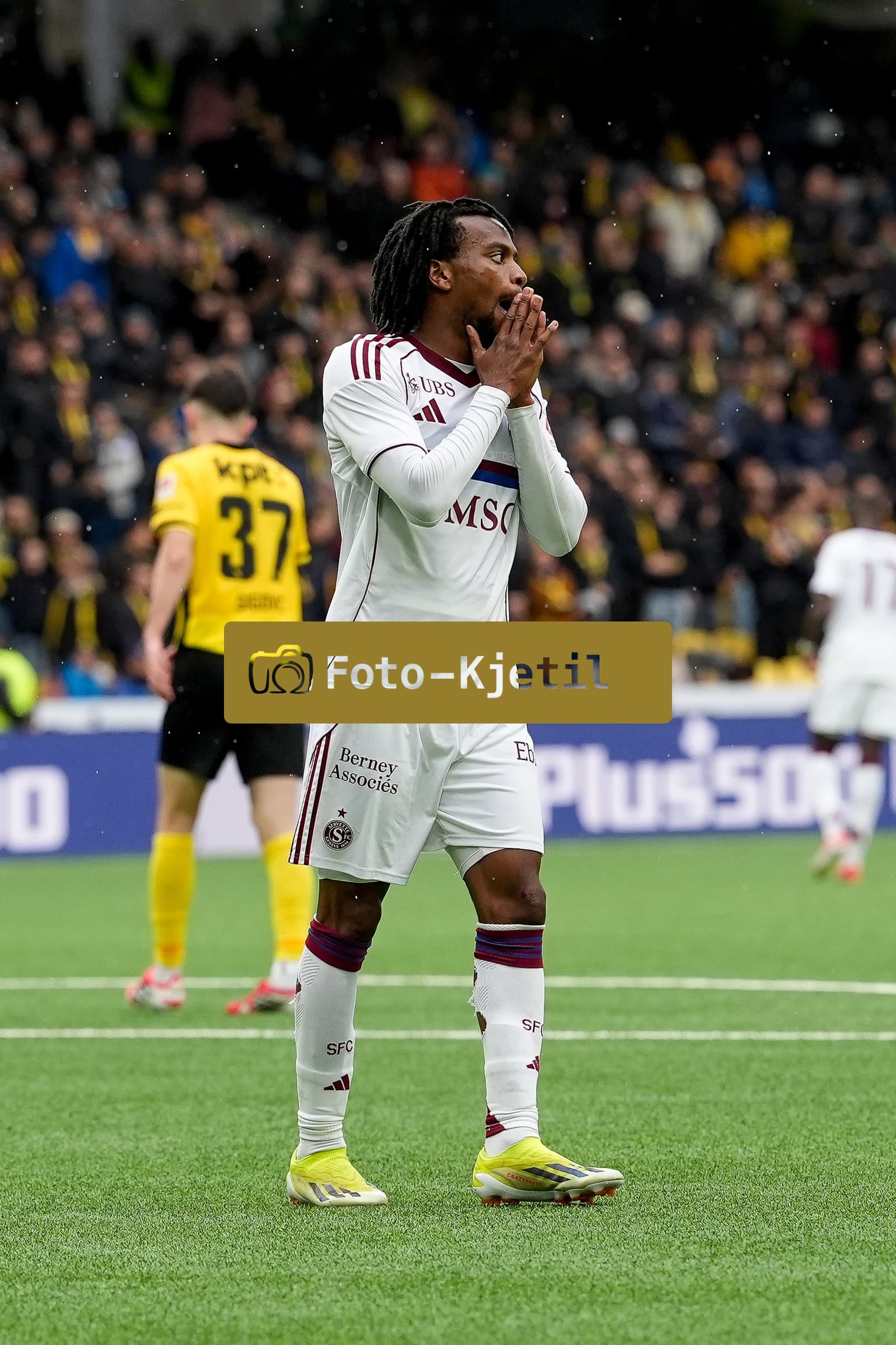 Schweiz: Super League 2025/26, BSC Young Boys vs Servette FC - Stadion Wankdorf, Bern: Junior Kadile (10 SFC)
