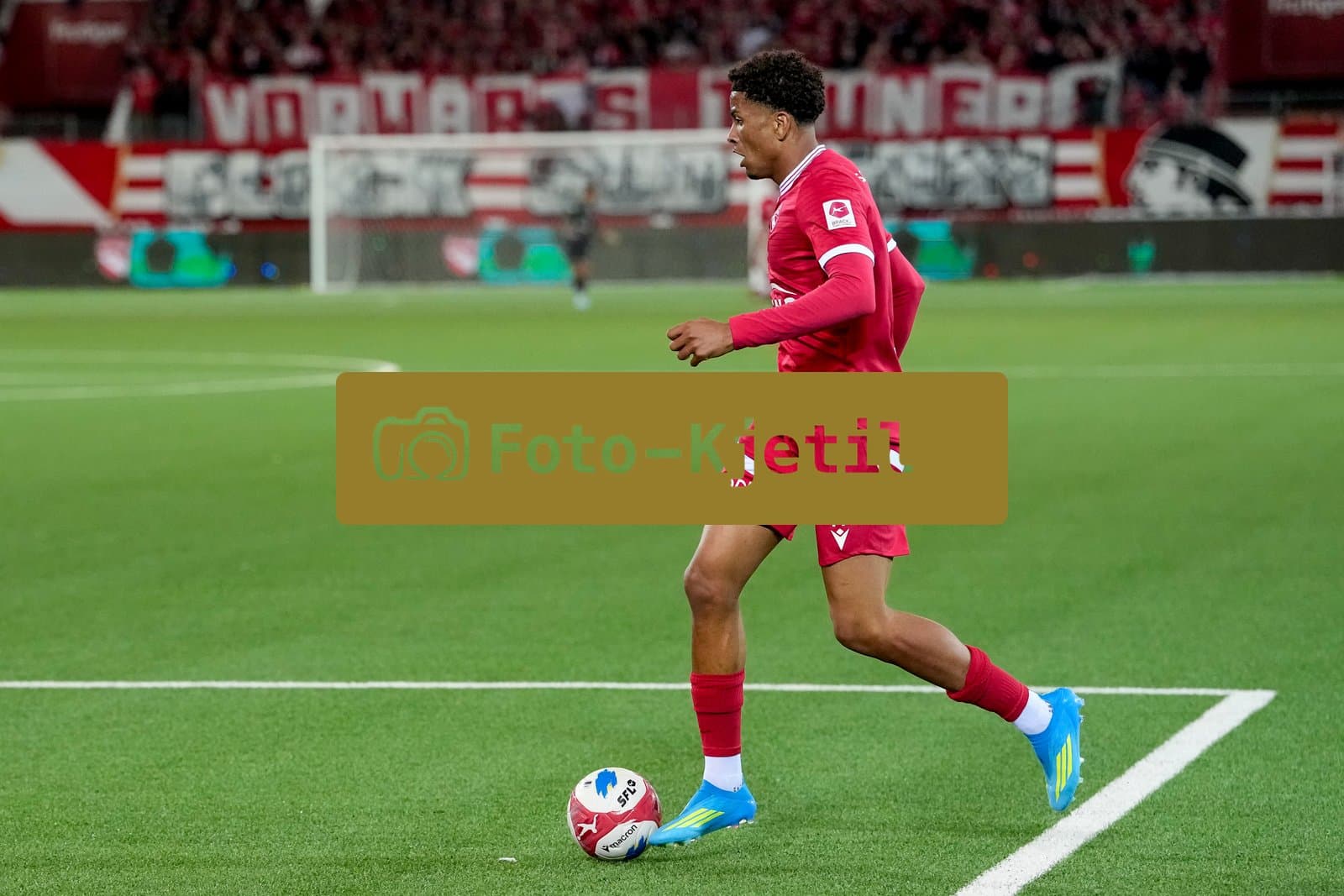 Schweiz: Super League 2025 - 2026, FC Thun vs FC Lugano - Stockhorn Arena, Thun: Ethan Meichtry (77 Thun)