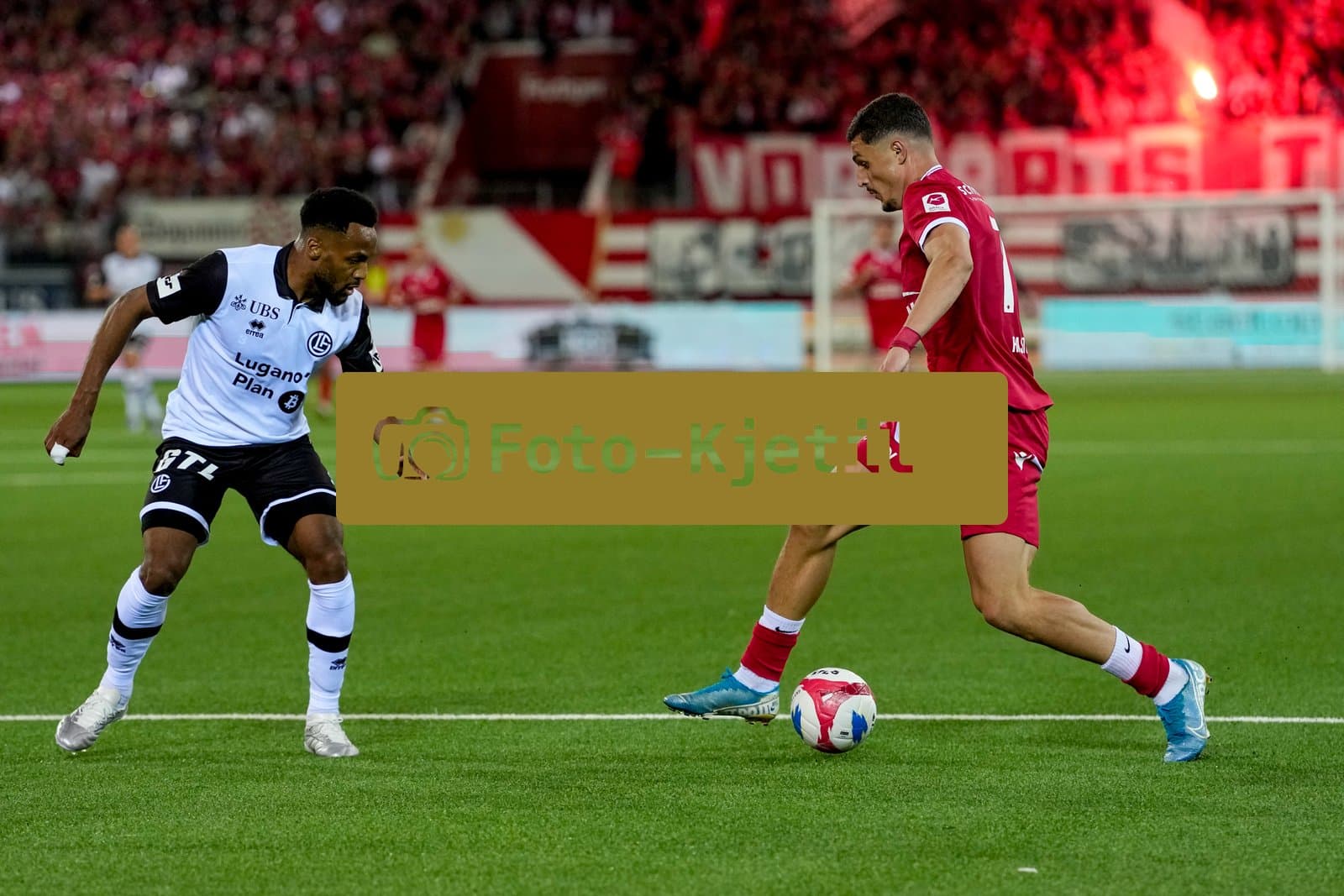 Schweiz: Super League 2025 - 2026, FC Thun vs FC Lugano - Stockhorn Arena, Thun: Elmin Rastoder (74 Thun) in Aktion