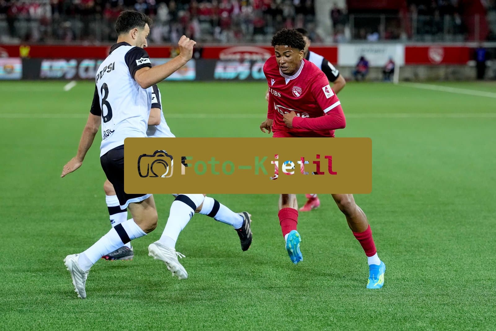 Schweiz: Super League 2025 - 2026, FC Thun vs FC Lugano - Stockhorn Arena, Thun: Ethan Meichtry (77 Thun)