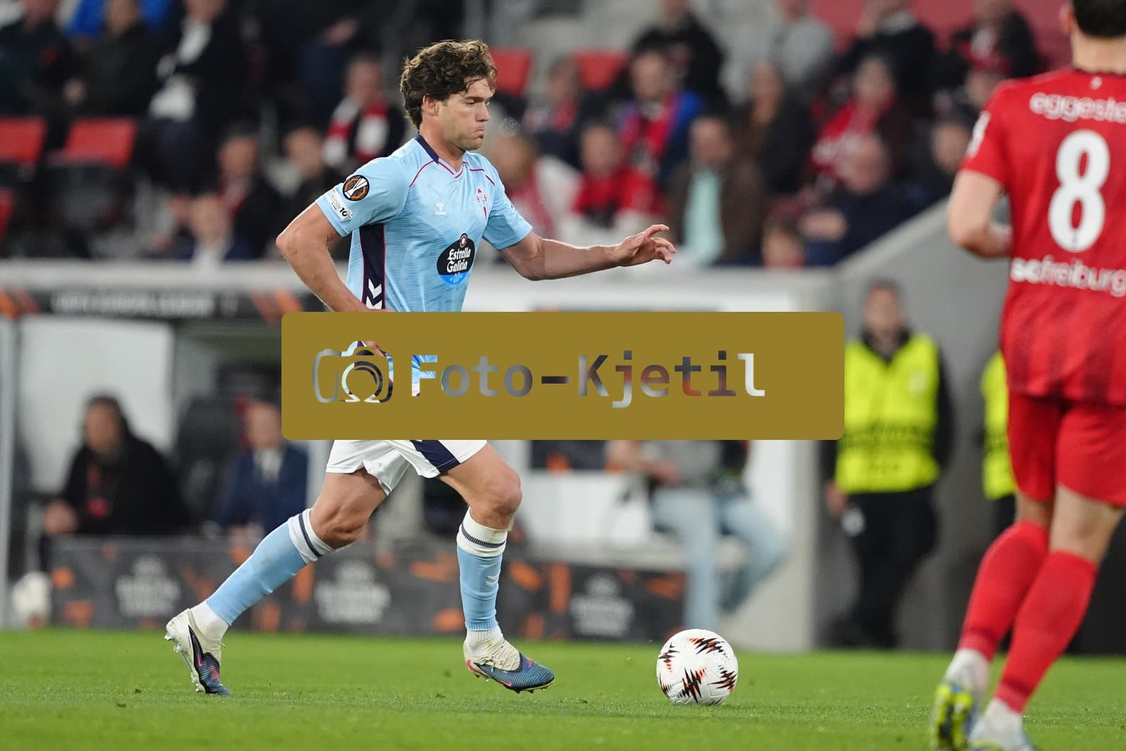 Deutschland: UEFA Europa League Viertelfinale Hinspiel 2025/26, SC Freiburg vs Celta Vigo - Europa-Park-Stadion, Freiburg im Breisgau: Marcos Alonso (20 Celta)