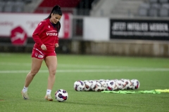 Schweiz: AXA Womens Super League 2025/26, FC Thun vs FC St.Gallen 1879 - Stockhorn Arena, Thun: Mimoza Hamidi (7 Thun) beim Warmup
