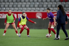 Schweiz: AXA Womens Super League 2025/26, FC Thun vs FC St.Gallen 1879 - Stockhorn Arena, Thun: Jael Jost (77 Thun), Gianna Gerber (10 Thun) beim Warmup
