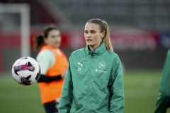 Schweiz: AXA Womens Super League 2025/26, FC Thun vs FC St.Gallen 1879 - Stockhorn Arena, Thun: Sina Cavelti (21 FC St.Gallen) beim Warmup