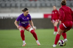 Schweiz: AXA Womens Super League 2025/26, FC Thun vs FC St.Gallen 1879 - Stockhorn Arena, Thun: Jael Jost (77 Thun) beim Warmup