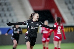 Schweiz: AXA Womens Super League 2025/26, FC Thun vs FC St.Gallen 1879 - Stockhorn Arena, Thun: Lea Eisenring (23 FC St.Gallen) jubelt nach ihrem Tor