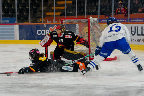 Schweiz: PostFinance Women's League 2025/26, SC Bern vs EV Zug - PostFinance Arena, Bern: